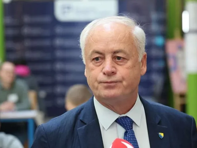Arnautović poziva na ukidanje anomalija: “Nepojmljivo je da član Predsjedništva glasa za predsjednika susjedne države”