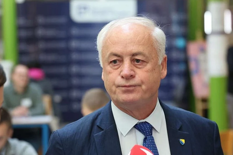 Arnautović poziva na ukidanje anomalija: “Nepojmljivo je da član Predsjedništva glasa za predsjednika susjedne države”