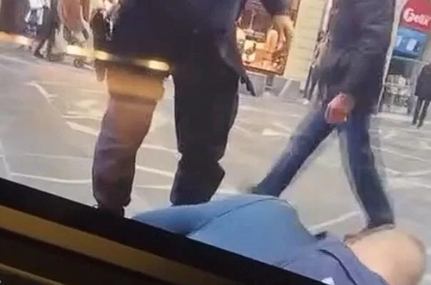 Bošnjak preminuo nakon što ga je davio policajac: “Ne mogu disati…”
