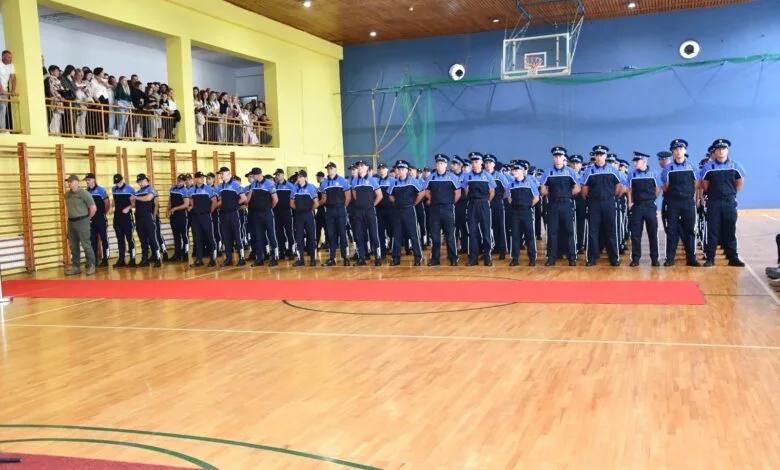 Danas 56 kadeta MUP-a Kantona Sarajevo završilo Policijsku akademiju, na obuku se sprema još 130 kandidata i raspisuje konkurs za novih 220