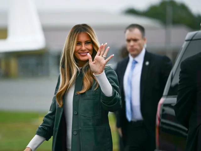 Melania Trump pokazala savršen jesenji stajling: Kožna jakna u šumskozelenoj boji već je hit sezone