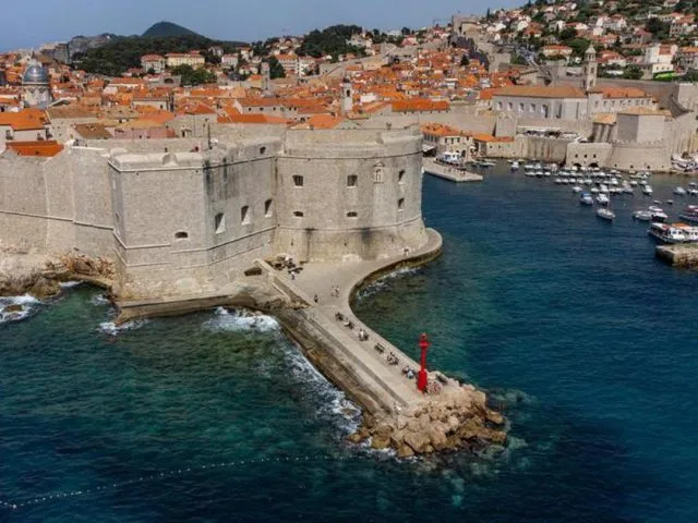Dubrovnik: Uhićen državljanin BiH, kao šef smjene prisvojio više od 100.000 KM dnevnog utrška