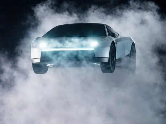 Tesla Roadster I Elon Musk otkrio superautomobil koji lebdi