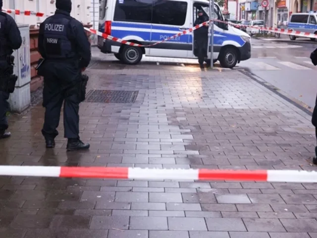 Drama u Njemačkoj: Vozilom se zabili u skupinu ljudi, a potom pobjegli pješice