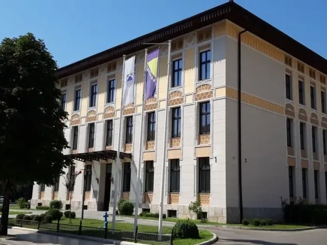 Mostar u milionskom minusu, a pare se dijele “na lijepe oči”: Revizori češljali gradsku kasu i otkrili teški javašluk