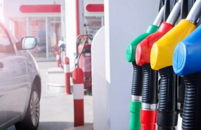 Za prosječnu platu u BiH moguće je natočiti 10 rezervoara benzina